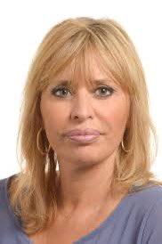 DiogoPDias's tweet image. A neta do ditador fascista Benito Mussolini, Alessandra Mussolini, está no Big Brother da Itália. Acho que o fandom da Ana Paula iria adorar torcer por ela vocês estão com a mesma energia para relativizar ditadura.
Ela tb é loirinha. 
#BBB #BBB26