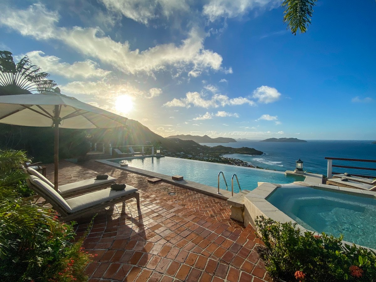 ExoticEstates's tweet image. 🐓 Fun fact: “Chanticleer” means rooster—so consider this your wake-up call to book the getaway at ExoticEstates.com that everyone wishes they found first.

For a limited time, save up to $6,000 on select stays!
exoticestates.com/property/carib…

#BookNow #ExoticEstates