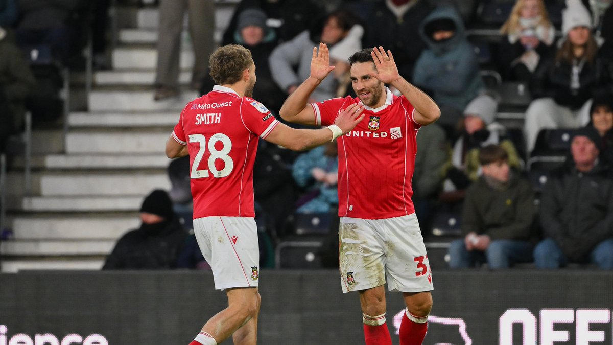 Champchatpod24's tweet image. Oxford United and Wrexham will go head-to-head in a MASSIVE game that will impact both ends of the Championship table this evening! 👊

Oxford are currently five points from safety while Wrexham are two points off the play-offs. 👀

Who will come out on top? 🤔

#OUFC #WxmAFC