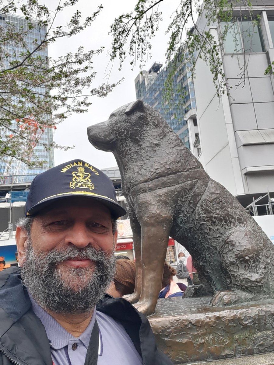 w_karve's tweet image. #selfie #vikramkarve #hachiko 
#shibuya #tokyo #japan #tour 
Selfie with Hachiko Statue 
Shibuya Tokyo Japan