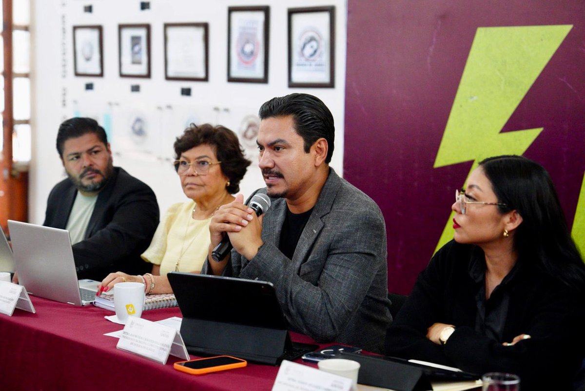 Bajo el liderazgo del Pdte. Mpal. 
<a href="/raychagoya/">Ray Chagoya</a>, se llevó a cabo la reunión de gabinete para evaluar avances y definir acciones que impulsen resultados concretos.
Reafirmamos el compromiso de trabajar con responsabilidad y cercanía por el bienestar de nuestras vecinas y vecinos.