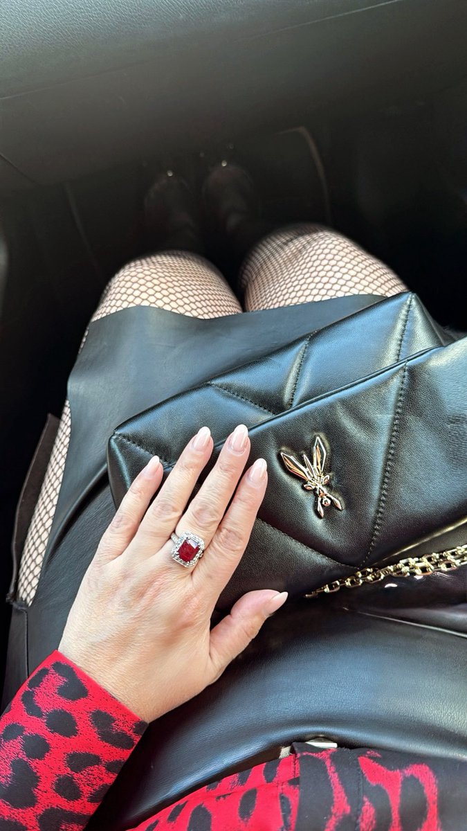 ingeeeeee's tweet image. Onderweg naar een avond vol glamour en verleiding met Dita Von Teese ✨💃 #Burlesque #NightOut