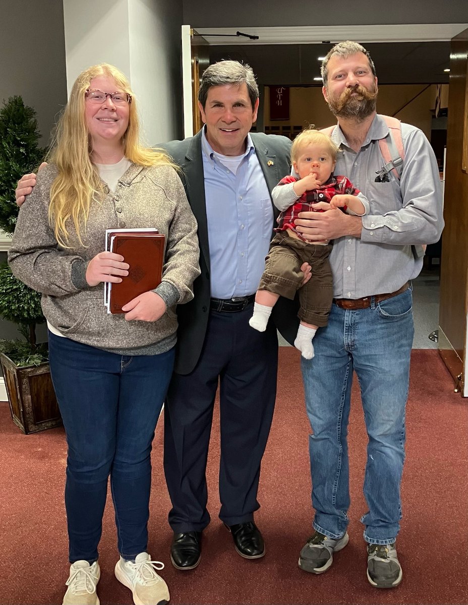 AlexMcFarland's tweet image. The woman on the left is Anna from Seattle, Washington...your new sister in Christ who just prayed to get saved on Sunday! God is so good.

#salvation #jesusislord