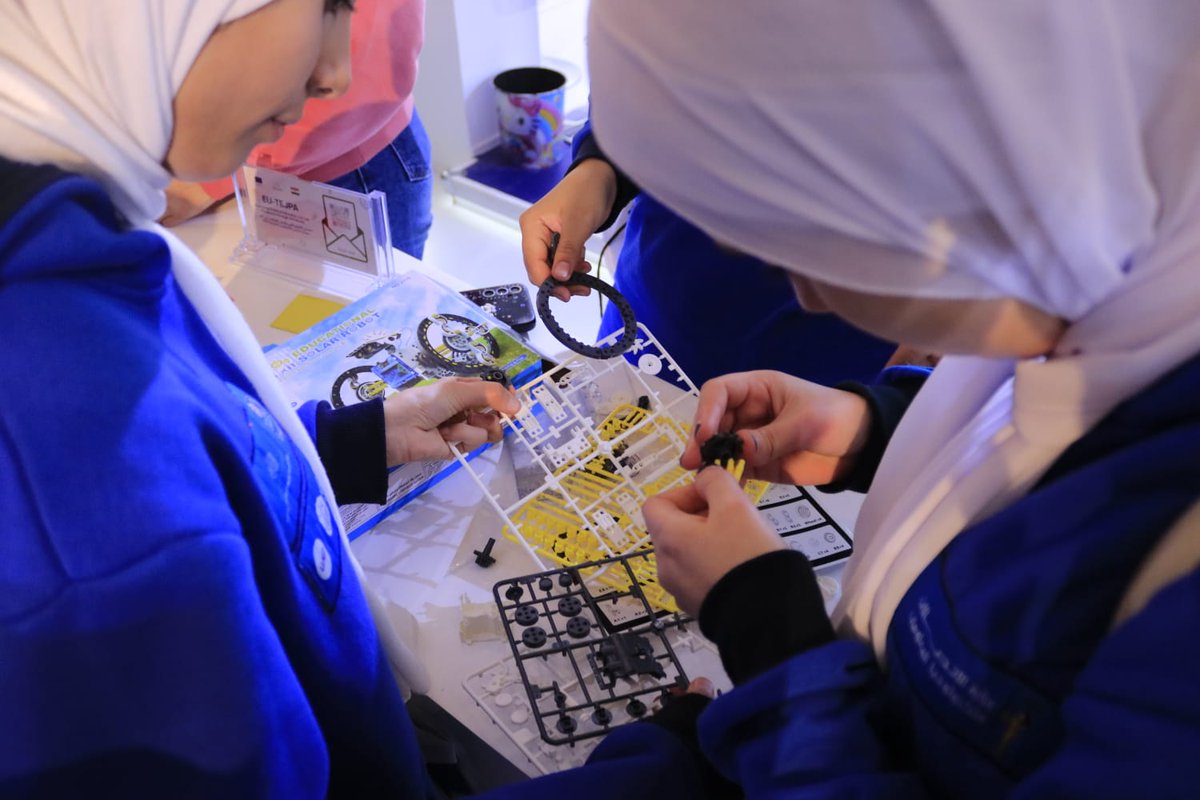 EUinEgypt's tweet image. EU at #EDUTECH Day 1 as part of #TeamEurope:
✅ Participating in high-level discussions &amp;amp; forum sessions
✅ The Team Europe booth welcomed strong engagement from students &amp;amp; partners
✅ Visitors explored EU-supported initiatives and career pathways
🇪🇺 Visit us tomorrow!