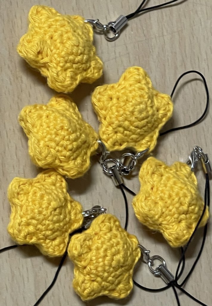 merona_soda's tweet image. 💙섬콘 나눔💙  

5/17 막콘에 나눔 갑니다✨  
플라워콘 때 남은 스마일 키링 + 별 키링 + 테루테루보즈 키링까지 3가지로 준비했어요!  
수량 꽤 넉넉하게 준비할 예정이에요😉  

상세 수량 / 착장 / 장소는 하루 전 타래로 공지 드릴게요!  
유인 나눔으로 진행합니다🙌
#루시 #ISLAND #나눔