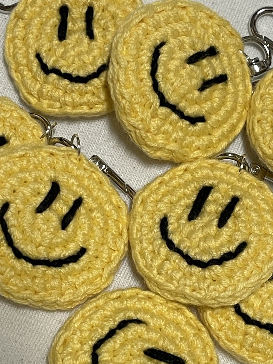 merona_soda's tweet image. 💙섬콘 나눔💙  

5/17 막콘에 나눔 갑니다✨  
플라워콘 때 남은 스마일 키링 + 별 키링 + 테루테루보즈 키링까지 3가지로 준비했어요!  
수량 꽤 넉넉하게 준비할 예정이에요😉  

상세 수량 / 착장 / 장소는 하루 전 타래로 공지 드릴게요!  
유인 나눔으로 진행합니다🙌
#루시 #ISLAND #나눔