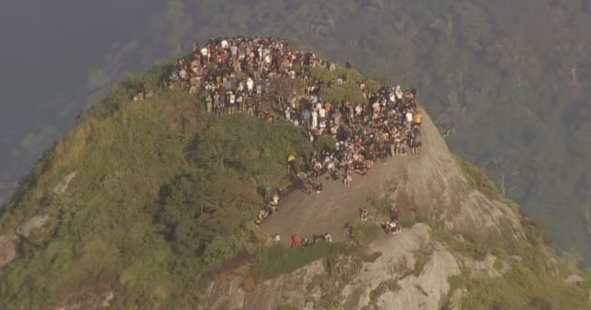 forvmsde's tweet image. Doscientos turistas quedaron atrapados en una favela de Río de Janeiro en medio de un tiroteo entre la policía y el Comando Vermelho forvm.com.ar/doscientos-tur… #RiodeJaneiro #favela #ComandoVermelho