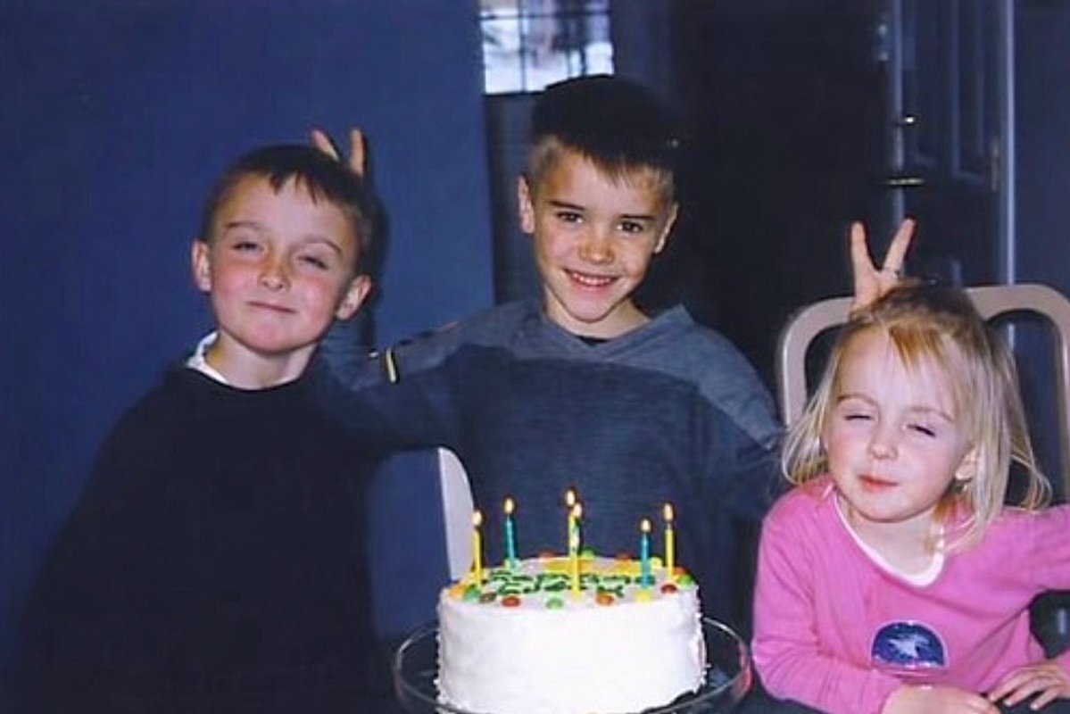 New photo of Justin Bieber with friends when he was younger 🥹❤️