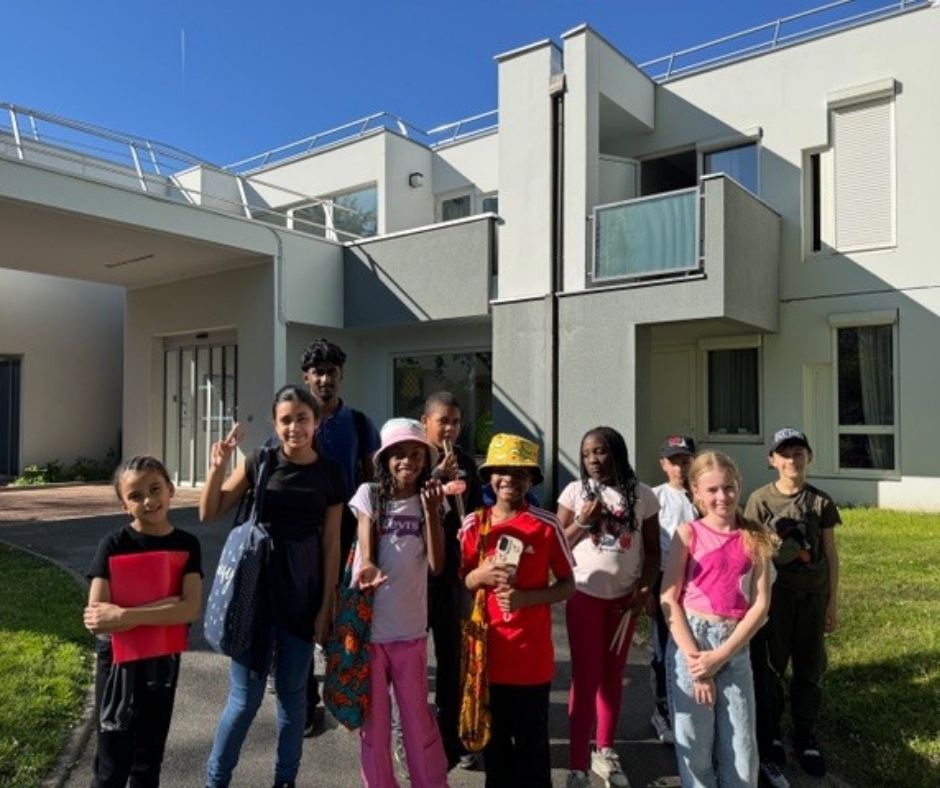 VMerogis's tweet image. 📸 𝗥𝗲𝘁𝗼𝘂𝗿 𝗲𝗻 𝗶𝗺𝗮𝗴𝗲𝘀 𝗱𝘂 𝗰𝗼𝗻𝗰𝗲𝗿𝘁 𝗱𝗲𝘀 𝗲́𝗹𝗲̀𝘃𝗲𝘀 𝗱𝘂 𝗖𝗠𝗔 𝗮̀ 𝗹𝗮 𝗥𝗲́𝘀𝗶𝗱𝗲𝗻𝗰𝗲 𝗠𝗮𝗿𝗰𝗲𝗹-𝗣𝗮𝘂𝗹 !

Un beau moment de partage intergénérationnel entre les retraités et les musiciens de notre ville.

#culture #concert #ehpad #tweet