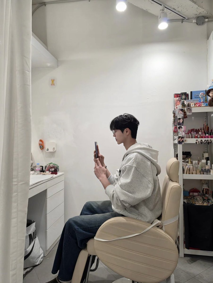 ann 🌻 tweet media