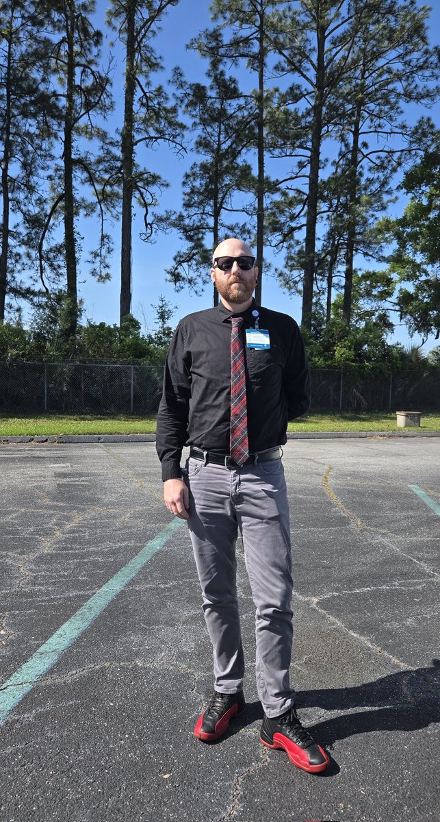 xbenzerox's tweet image. Flu game Jordan 12 at the office today.  #workfits #sneakers #sneakerhead #sneakercollector #jordan12