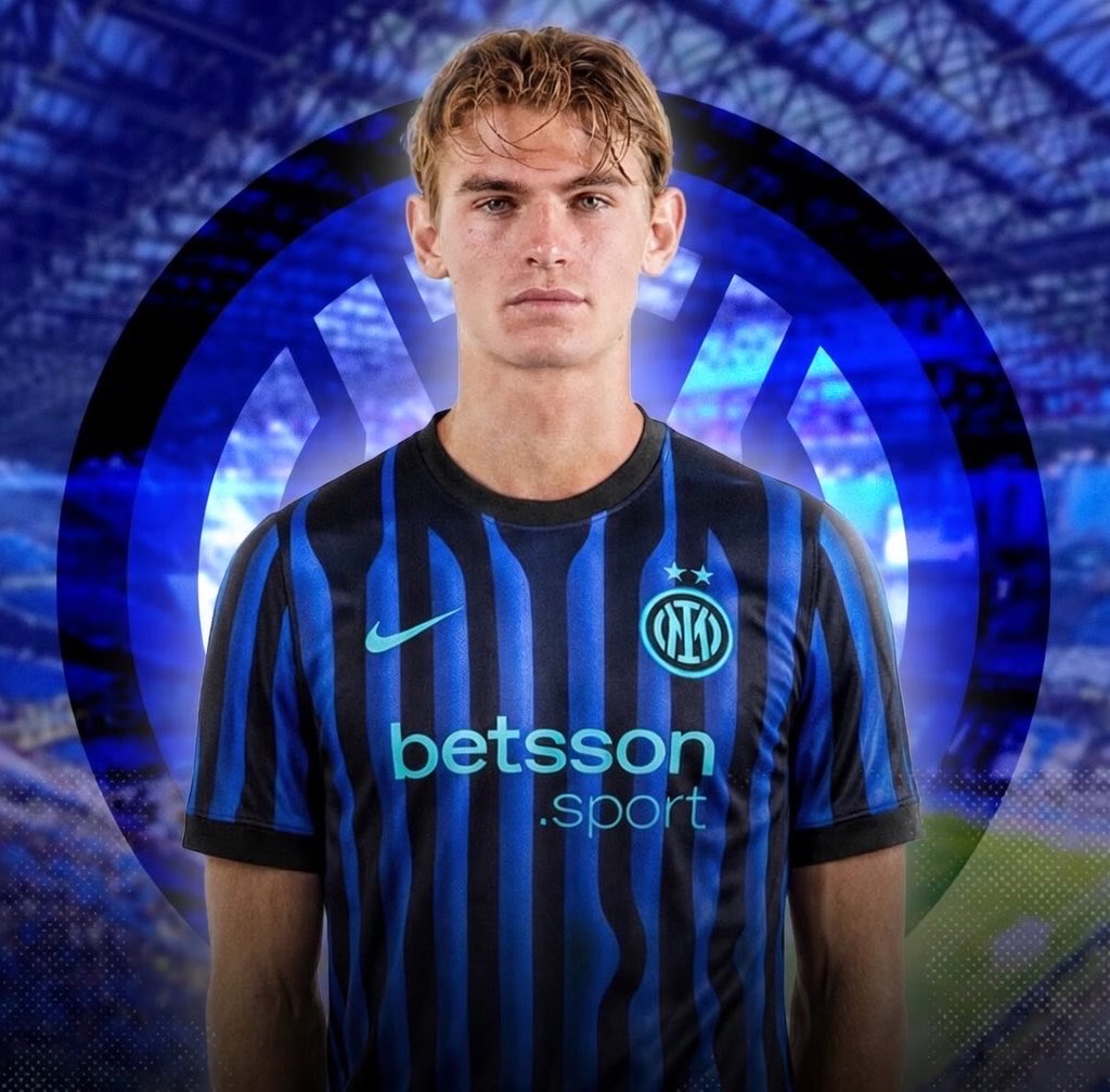InterandFerrari's tweet image. C'è un solo nome da mettere dietro le punte Lautaro e Thuram per fare il salto di qualità in Europa come ce lo fece fare Sneijder nel 2010... Nico Paz... Oaktree per una volta apri il portafoglio pleaseee. #inter #calciomercato #nicopaz