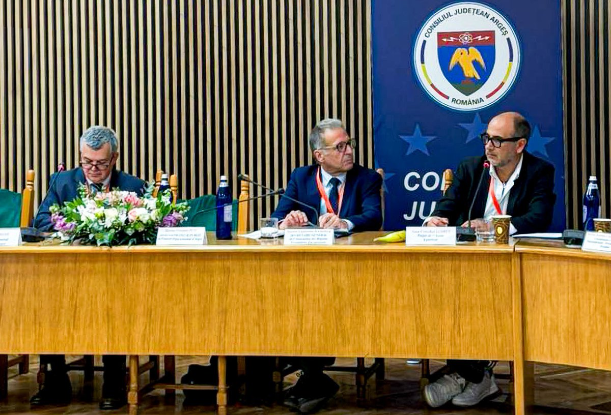 AzuayPrefectura's tweet photo. #CooperaciónInternacional 🌎🤝

📌 El prefecto @jotalloretv forma parte del Seminario Internacional de Políticas Comparadas de Desarrollo Rural en Rumanía, organizado por @ORUFOGAR. 🗣️ https://t.co/lPrGkburcQ