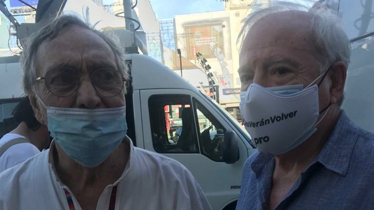 Hoy despido a un amigo con un profundo pesar al recibir la noticia durante esta mañana. Beto fue un compañero en la lucha por la democracia, la república y la libertad. Cada vez que había que plantar bandera él siempre estaba presente. En cada proyección de tus series y películas