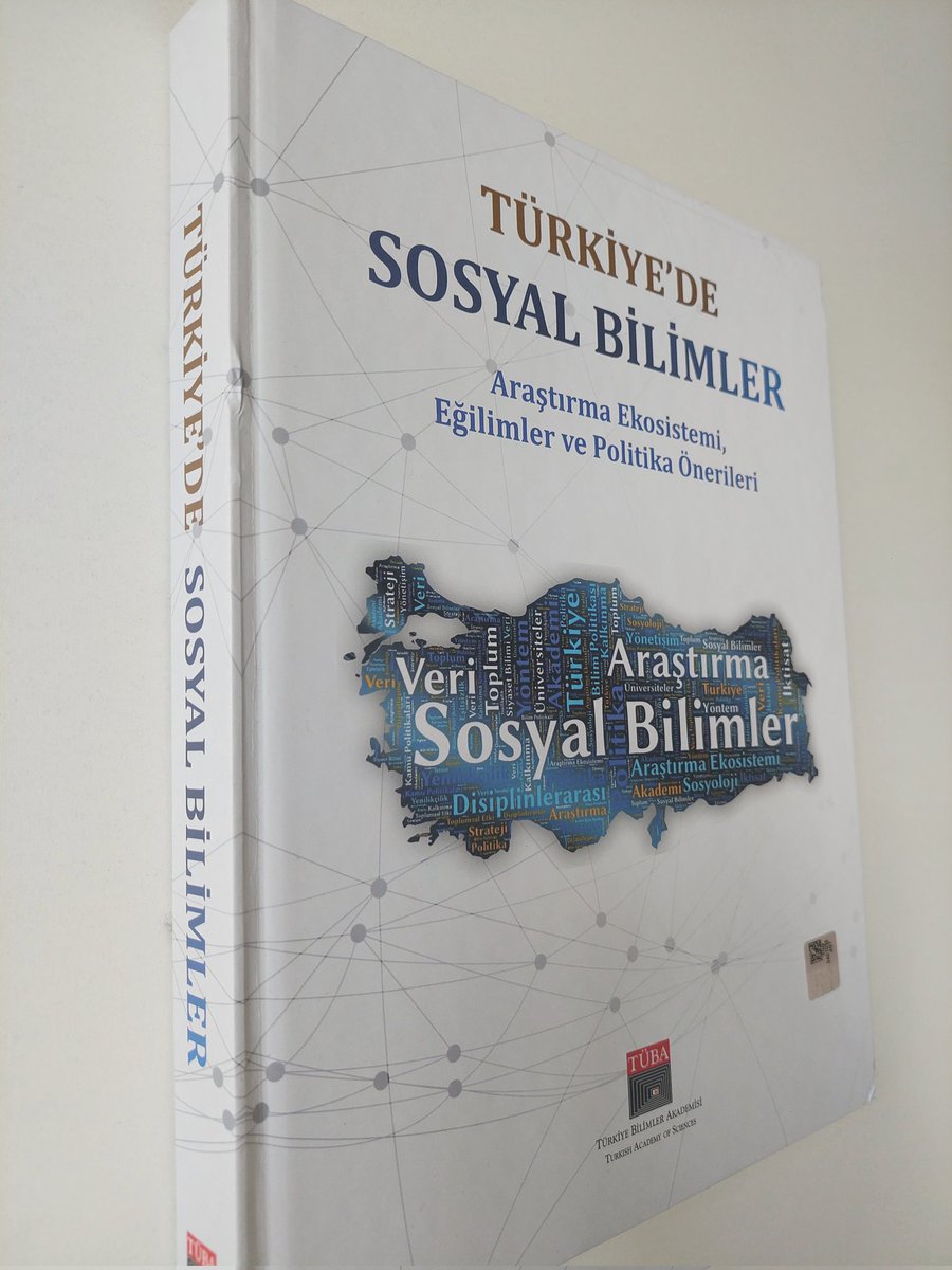 kudretbulbul's tweet photo. Cumhurbaşkanlığı Strateji ve Bütçe Başkanlığı ile Türkiye Bilimler Akademisi tarafından geçen yıl yürütülen ve editörlerinden birisi olduğum "Türkiye'de Sosyal Bilimler: Araştırma Ekosistemi, Eğilimler ve Politika önerileri" projesi kitap olarak yayınlanmış bulunmaktadır.
Çalışmanın bilim dünyamızın karşı karşıya kaldığı sorunların çözümüne ve daha iyi bir sosyal bilimler inşasına katkı sunmasını diliyorum..
https://t.co/xMYuaayL0u
