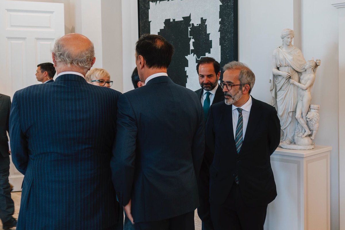O MNE, <a href="/PauloRangel_pt/">Paulo Rangel</a>, em Madrid, para a primeira visita oficial Presidente da República, António José Seguro, a Espanha. 

Um dia marcado pelo encontro com o Rei de Espanha, Filipe VI, no Palácio Real (<a href="/CasaReal/">Casa de S.M. el Rey</a>) e também com o Presidente do Governo espanhol, <a href="/sanchezcastejon/">Pedro Sánchez</a>,