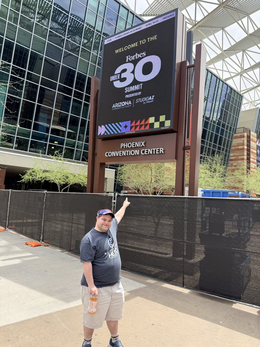 mxcronin's tweet image. John is ready to rock Forbes 30 Under 30 summit. The first person with Down syndrome named to the list. A trailblazer
#under30summit #downsyndrome #johnscrazysocks
