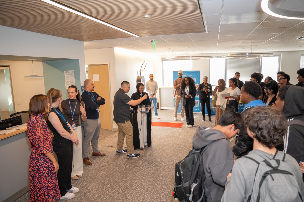WDCAlexVA's tweet photo. Our Spring Youth Job Fair was a success!
We connected 160 youth with 15 employers and 97 jobs at the Del Pepper Community Resource Center. Congrats to our raffle winners!
Thanks to our partners and the Alexandria Commission on Employment.
🔗 https://t.co/wVhj9mFv5n https://t.co/xrLCVsrqjE