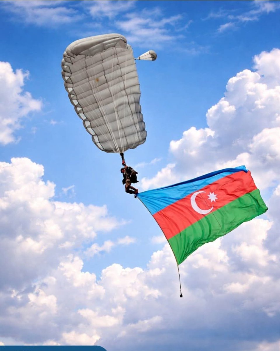 Xeberci's tweet photo. Göylərə ucalan qürur!

#HərŞeyVətənÜçün
#QalibAzərbaycanOrdusu🇦🇿 https://t.co/5JImUdVIN2