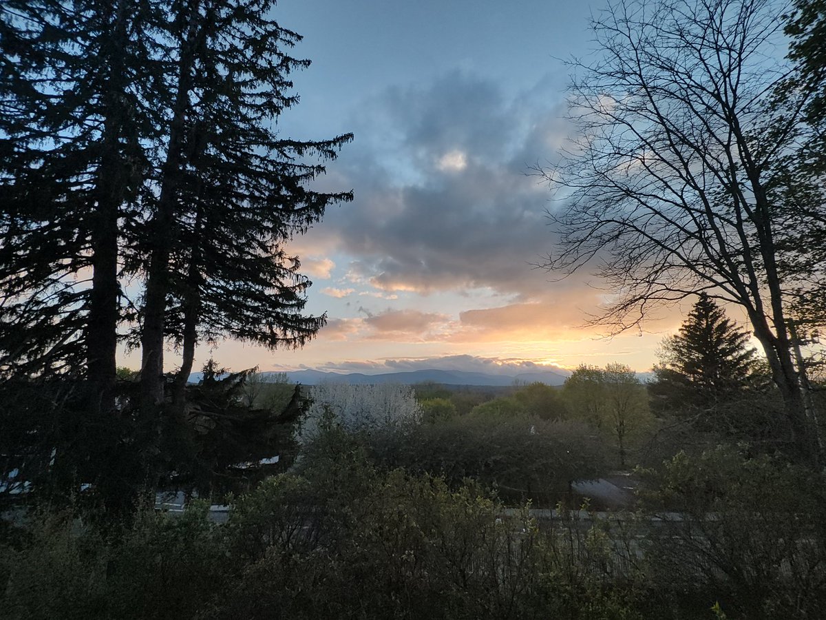 rogers1705's tweet image. Beautiful ending to a beautiful weekend #Sunset #Mountains #NaturalScenery