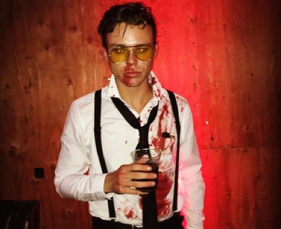 PERFECTLIESAFI's tweet photo. Ashton Irwin’s best Halloween costume https://t.co/hQCRXsEd0i