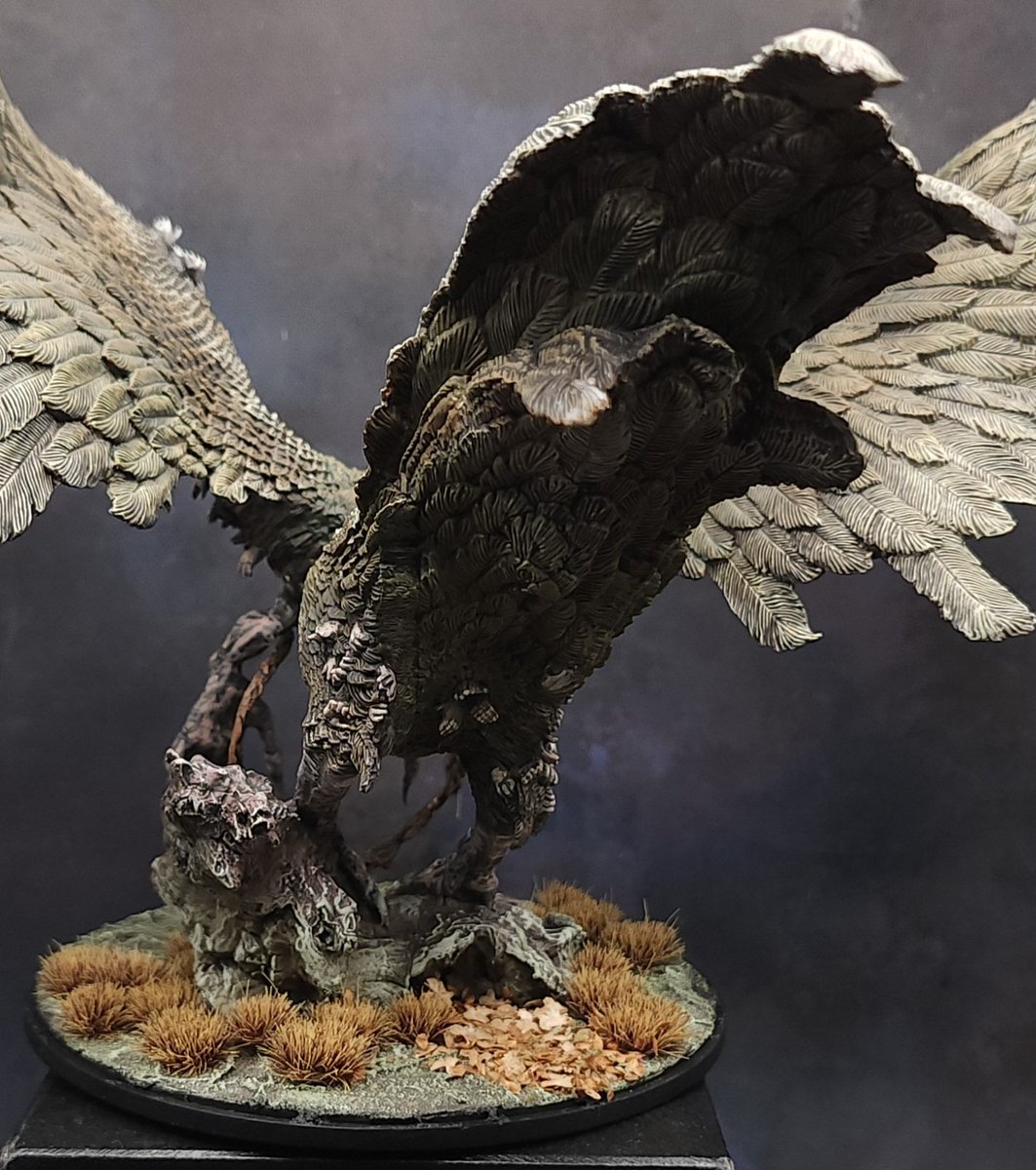 MidMiniGuy's tweet image. Over the weekend I painted the Phoenix from Kingdom Death: Monster for a client's collection. 
More to come as he gives them to me. 
 #minipainting #commissionpainting #miniatures