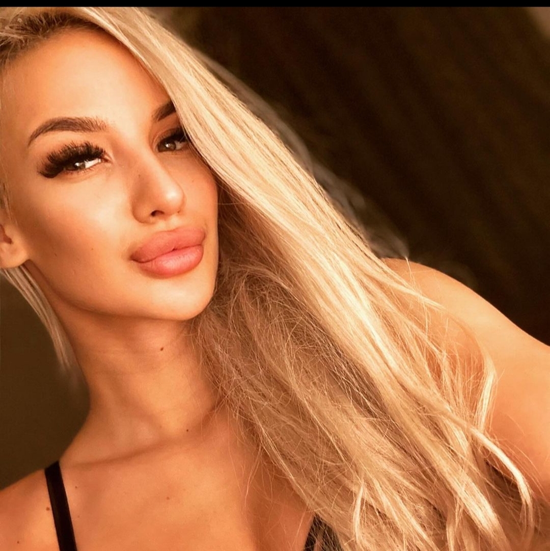 GoddessRoxy2001's tweet photo. A dinner with my Alpha tonight, which beta boy cover our bill? Reward possible from us ;)
Dm me L0$ers
paypal / throne / blik https://t.co/9cfslA4fHD