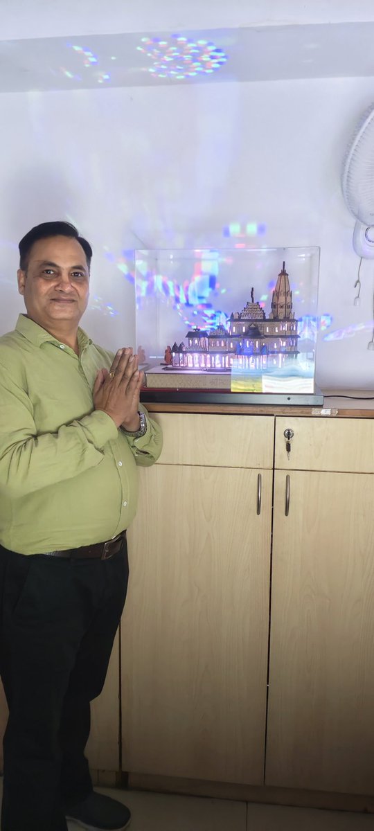 dayalkumar's tweet photo. आज कार्यालय में मंदिर में श्री राम मंदिर 
के प्रतिरूप की स्थापना हुई। जय श्री राम https://t.co/fBd9Pys2l1
