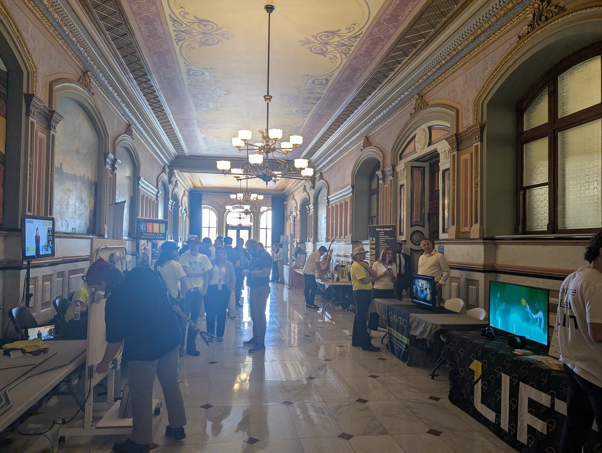 IllinoisStand's tweet image. Last Friday was the IL Association for Career and Technical Education (IACTE) day at the Capitol! 🏫 We are happy to see so many students and advocates support CTE opportunities for high school graduates.

#CTEMonth #CTE #HandsOnLearning
