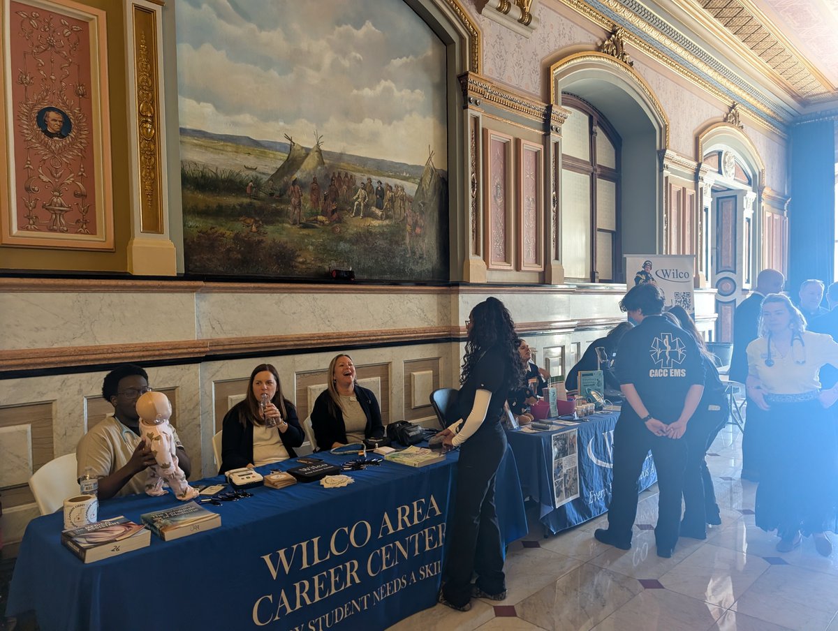 IllinoisStand's tweet image. Last Friday was the IL Association for Career and Technical Education (IACTE) day at the Capitol! 🏫 We are happy to see so many students and advocates support CTE opportunities for high school graduates.

#CTEMonth #CTE #HandsOnLearning