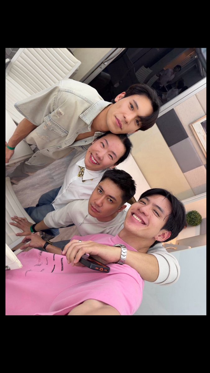 Vilaaaaa.m tweet media