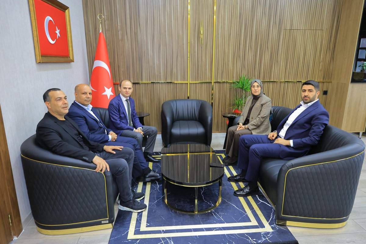 muratvaran63's tweet photo. Siverek Kaymakamımız Sayın Salih Sakı’ı Milletvekilimiz Cevahir Asuman Yazmacı, Büyükşehir Meclis Üyemiz Emin Aslan ve Siverek Belediyesi Özel Kalem Müdürü Nedim Lale ile birlikte ziyaret ederek, Ahmet Koyuncu Mesleki ve Teknik Anadolu Lisesi’nde yaşanan talihsiz olay nedeniyle geçmiş olsun dileklerimizi ilettik.

Öğrencilerimizin ve eğitim camiamızın güvenliğinin her şeyden önce geldiğini vurguluyor, benzer üzücü olayların bir daha yaşanmamasını temenni ediyoruz.

@CYAZMAC 
@salihsakmia 
@eminaslan1980 
@Nedim_Lale_