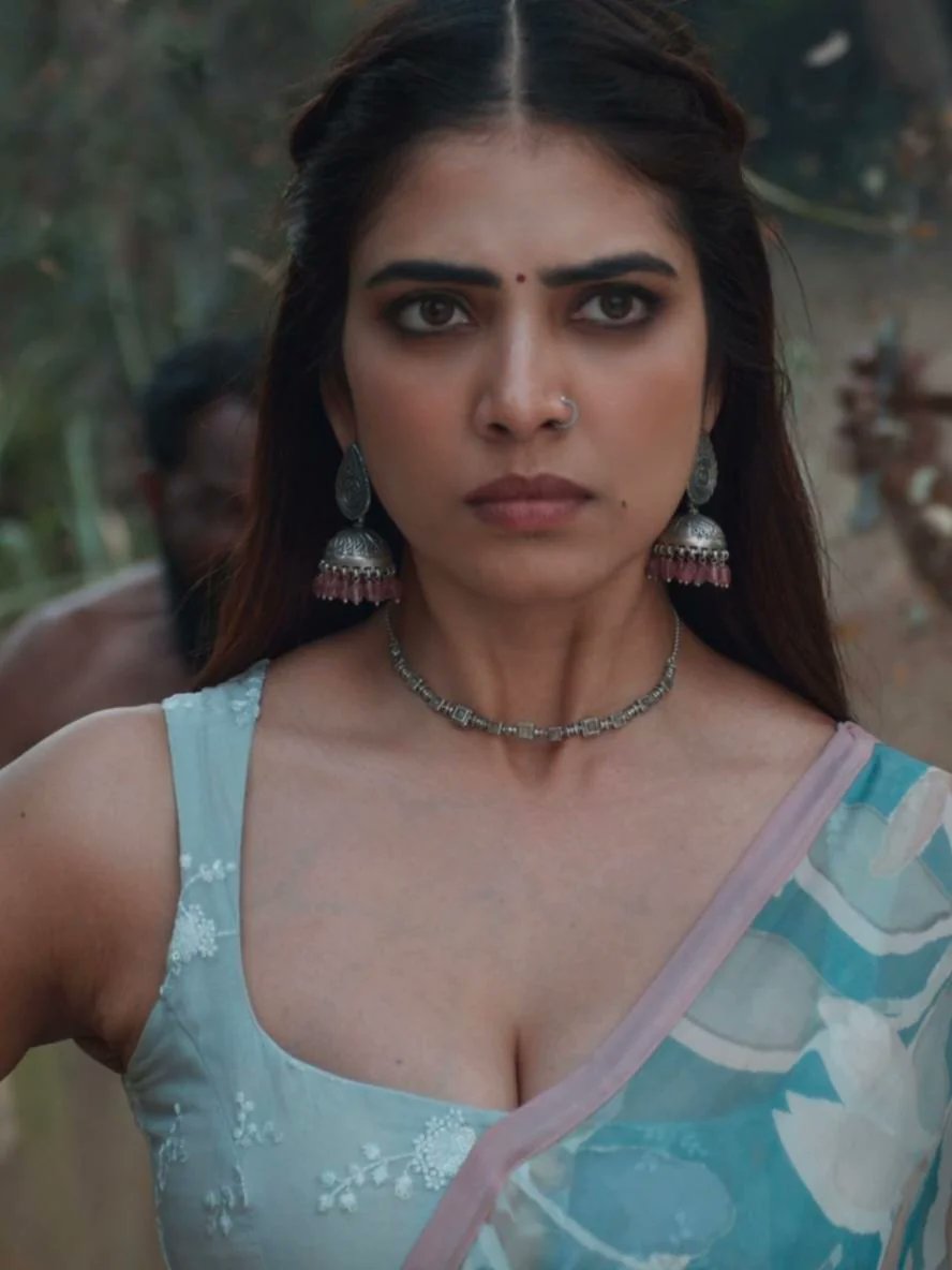 Mega_Mass_Power's tweet photo. Maruthi gaadu malavika meedhe concentration pettaadu content meedha kante https://t.co/We0uDxAQ3b
