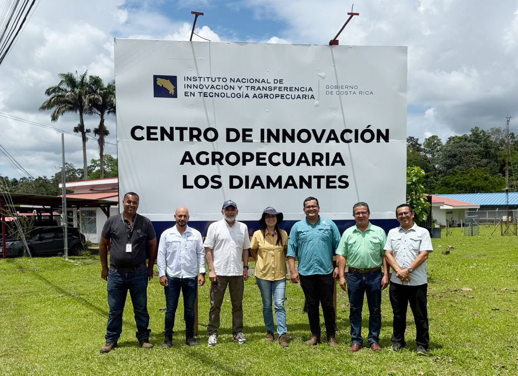 OIRSAoficial's tweet image. #CostaRica🇨🇷 Funcionarios del OIRSA realizan visita técnica a vivero multiplicador de yemas de cítricos🍊🍋, ubicado en la Estación Experimental Los Diamantes del Instituto Nacional de Innovación y Transferencia en Tecnología Agropecuaria #INTA en Guápiles. Técnicos del Servicio