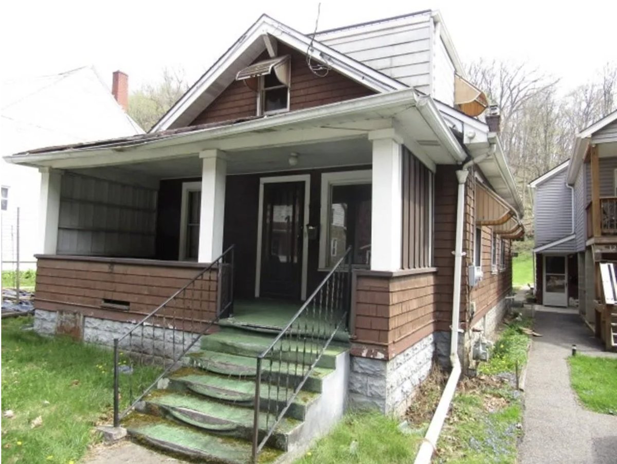 oldhouseunder50's tweet image. $59,900. #Pennsylvania #home features a detached garage, rich woodwork, and hardwood floors throughout the interior. oldhousesunder50k.com/c-1920-pennsyl…