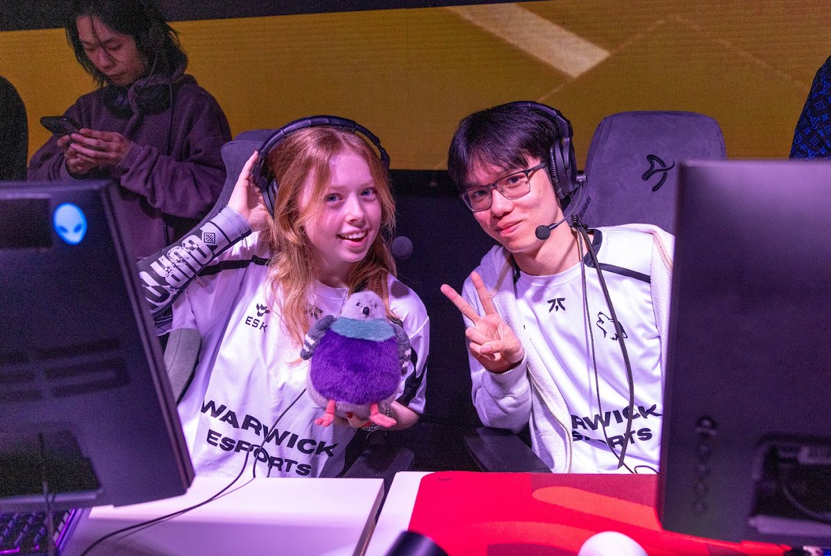 Speciitsu's tweet photo. My First LAN! I'm never gonna forget this experience :> 

I'll forever miss this team, RUPERT THE GOAT @LizzPryor https://t.co/BqkY1BI17a