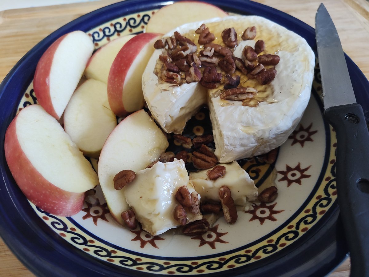 oswaldrivera's tweet photo. BAKED BRIE – Oswald Rivera
Baked Brie: A marvelous appetizer to enhance any occasion. Amaze your dinner guests with this one. They will sing your praises. https://t.co/wNvgrxowv3