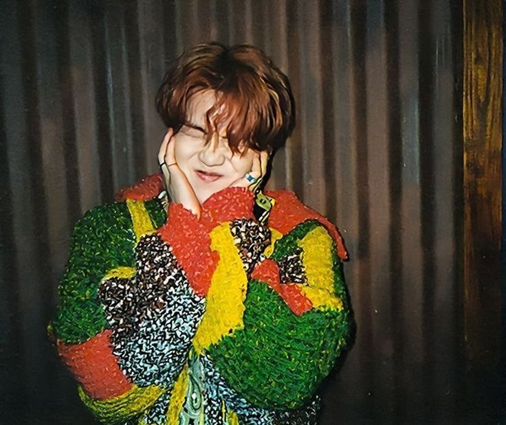 В мой бинго карт не входил Нойз в кардигане как Юнги из фотофолио