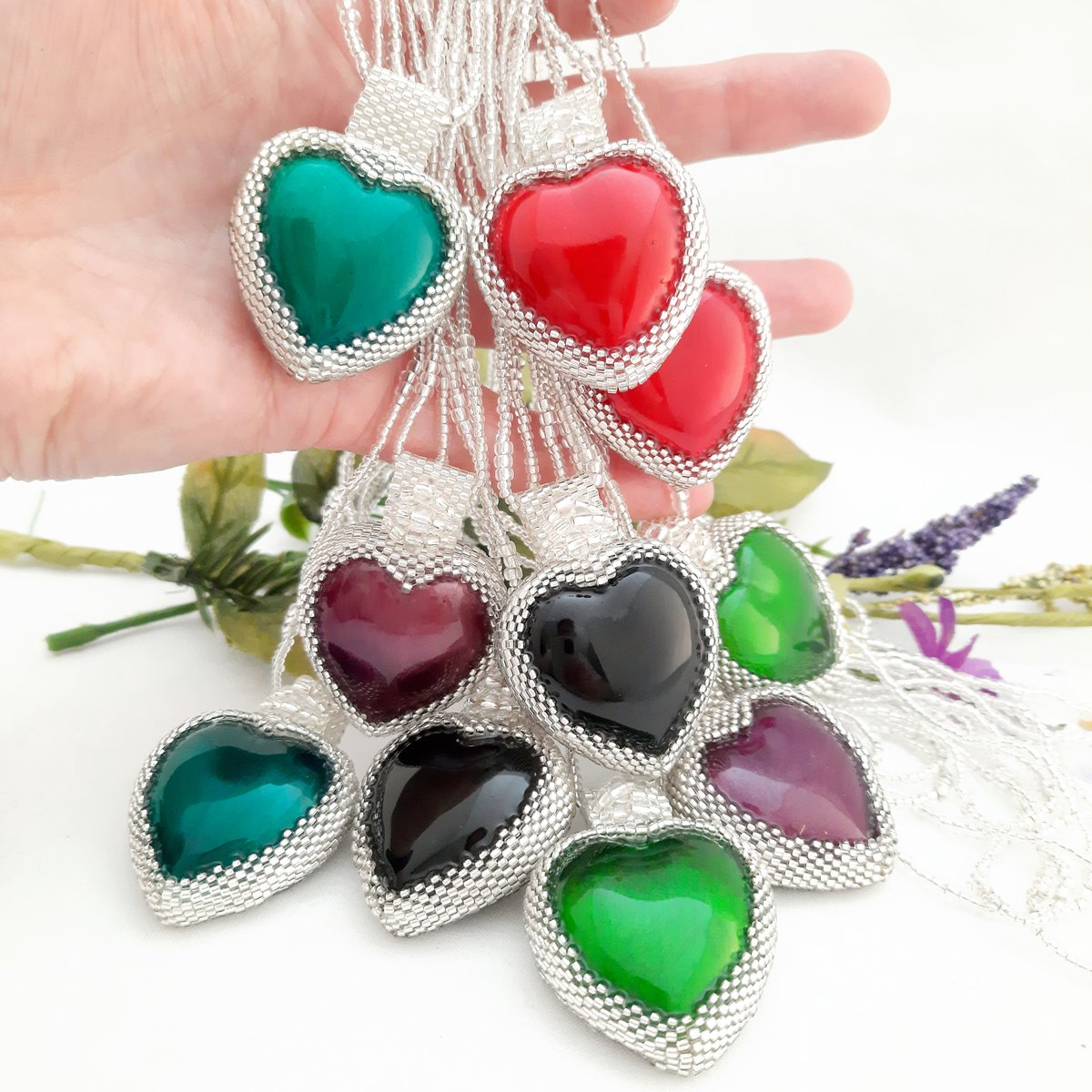 Cheryls_Jewels's tweet image. I love these big heart pendants. Their bright colours and long chains make them the ideal piece of jewellery to wear over a blouse or jumper etsy.com/uk/listing/505… #earlybiz #shopindie #MHHSBD