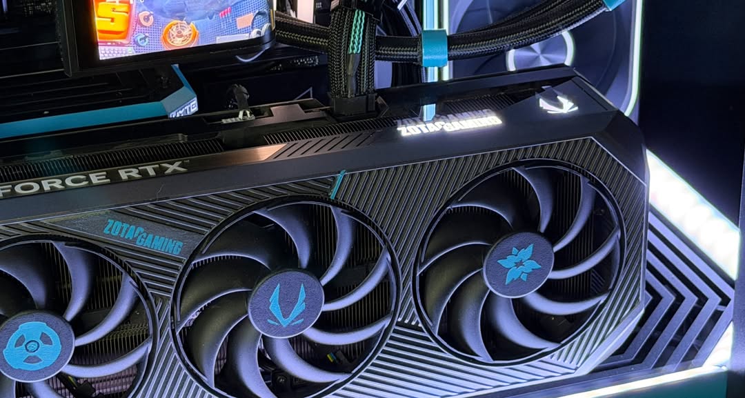 ZOTAC_USA's tweet image. 🛡️⚡The ZOTAC GAMING GeForce RTX 5080 SOLID permanently sheathed inside this PC build.⚔️🔥

📷 IG: grimms_workshop

#RTX5080 #RTX50 #SOLID #Tech #GPU #PCHardware #PCComponents #GamingPC #PCBuild