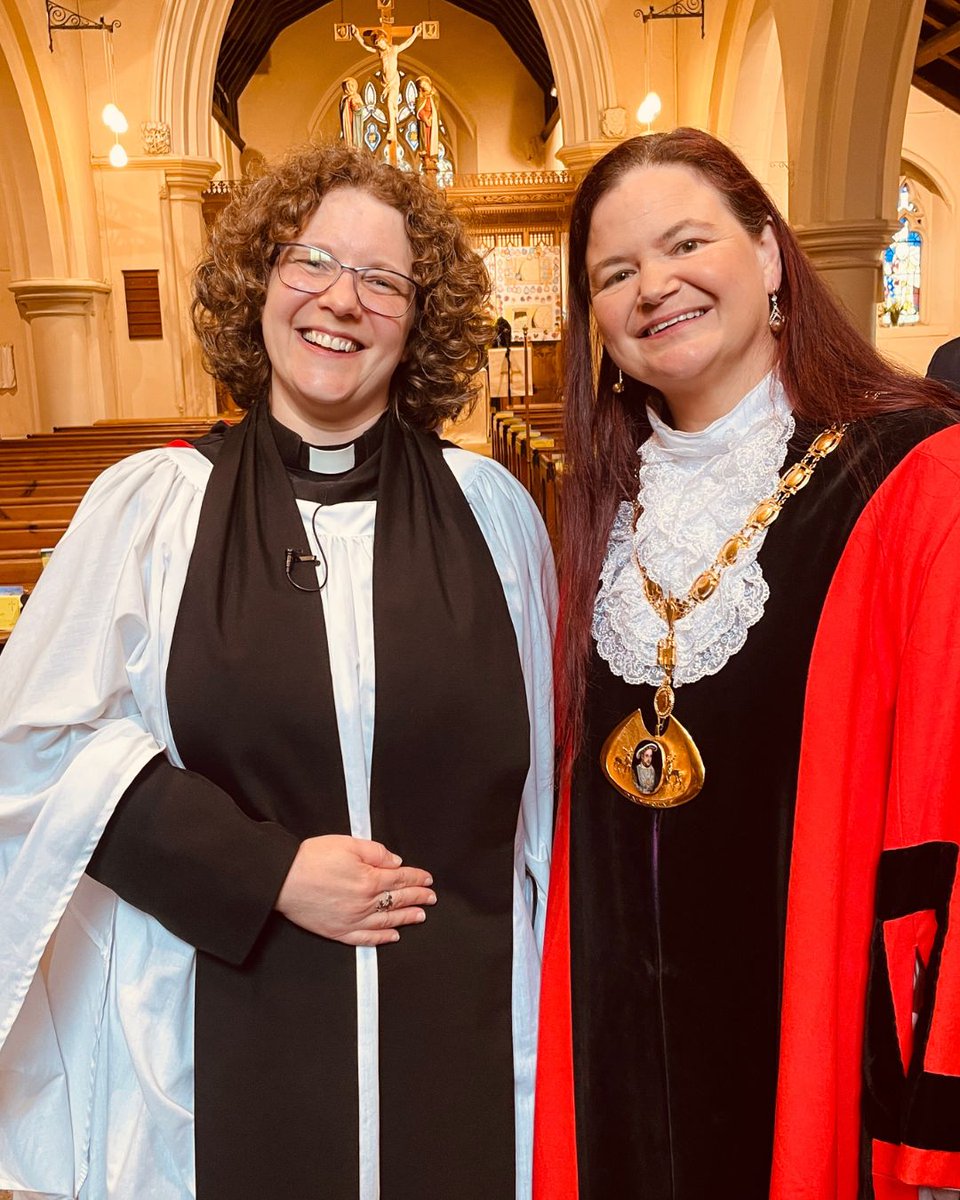 stbarnabashemel's tweet image. A Sunday full of joy and celebration at St Barnabas, as Paul &amp;amp; Helen renewed their wedding vows after 25 years. Then, with our neighbours at Holy Trinity, Leverstock Green, the wider community came together for the Mayor’s Civic Service. #community #celebration