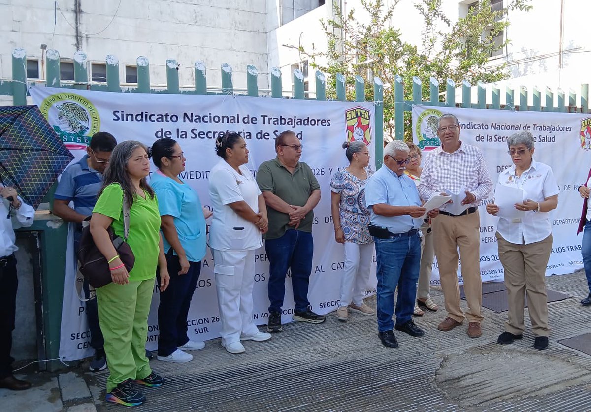 De brazos caídos, trabajadores del <a href="/SSALUDVeracruz/">Secretaría de Salud de Veracruz</a>  en #Coatzacoalcos costaveracruz.mx/2026/04/20/de-… a través de <a href="/CostaVeracruz/">Reporte de Prensa</a>