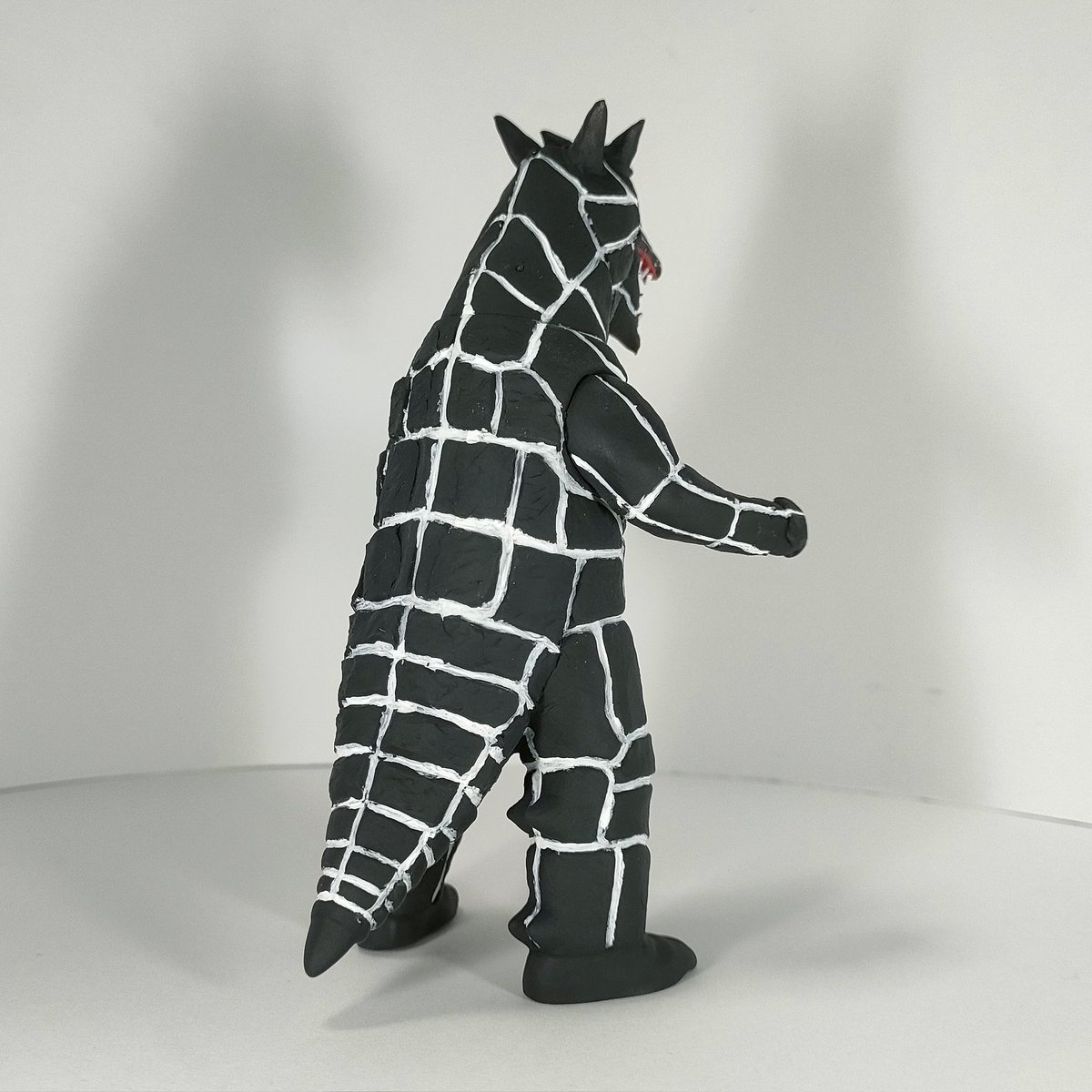 彗星怪獣ドラコのソフビを改造して再生ドラコ作りました。 手首は