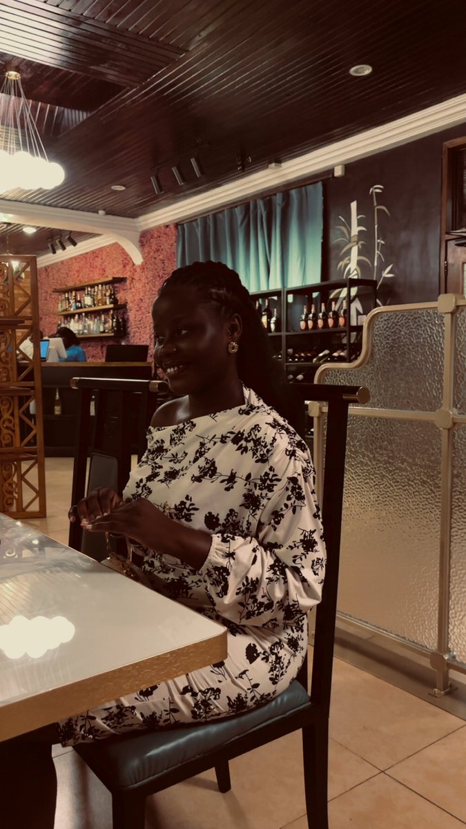 nana_erquah's tweet image. SITTING PRETTY BECAUSE FAVOR LOOKS GOOD ON ME😍🥰 
If this post finds you, my prayer for you is that the favor of God will cause people to go out of their way to bless you without even knowing why they're doing it. Say a BIG AMEN🙏

#favor #ONGOD #sittingpretty #dinner #trending
