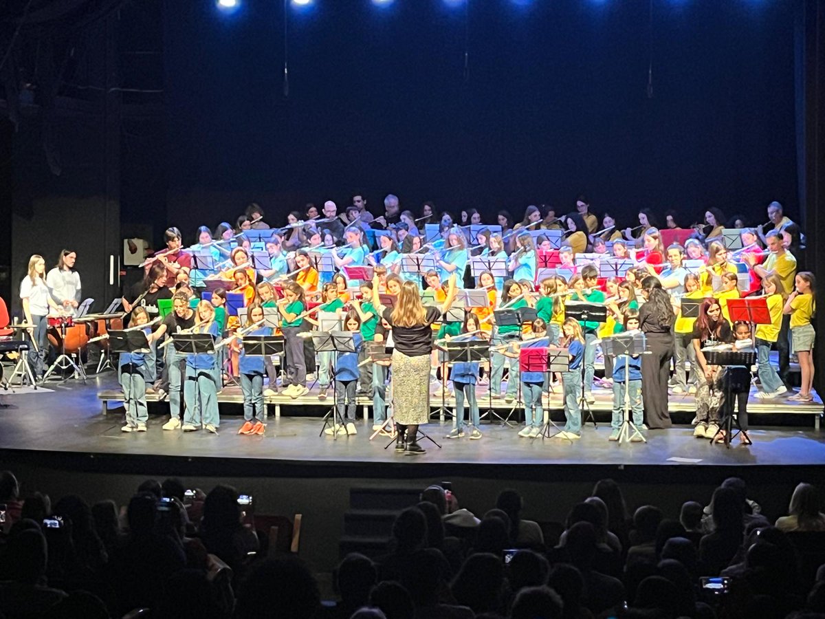 emmoxm's tweet photo. Us deixem algunes imatges i vídeo de la flautada d'enguany que va tenir lloc, aquest passat dissabte 18 d'abril, a Sant Feliu de Guíxols. https://t.co/tdpPrn0fmq