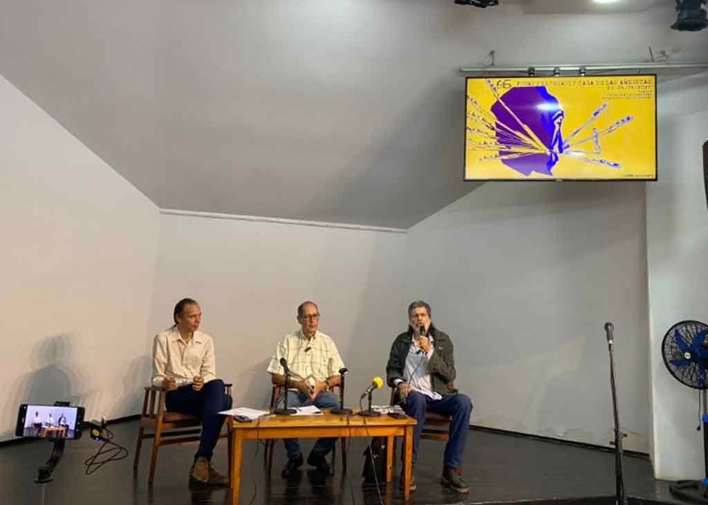 PrensaLatina_cu's tweet photo. Prensa Latina @PrensaLatina_cu
El presidente de Casa de las Américas, #AbelPrieto, definió hoy al Premio Literario que cada año convoca la institución capitalina como una señal de vida de la cultura revolucionaria y una gran victoria de #Cuba🇨🇺.
🔗https://t.co/8lV9lnCjvm https://t.co/EoeB9jeXUb