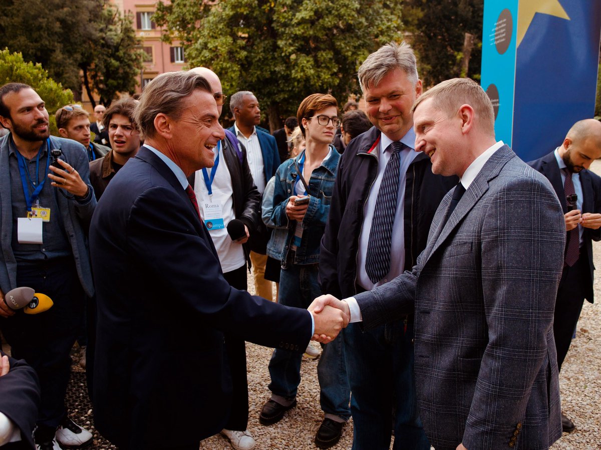 Carlo Calenda tweet media