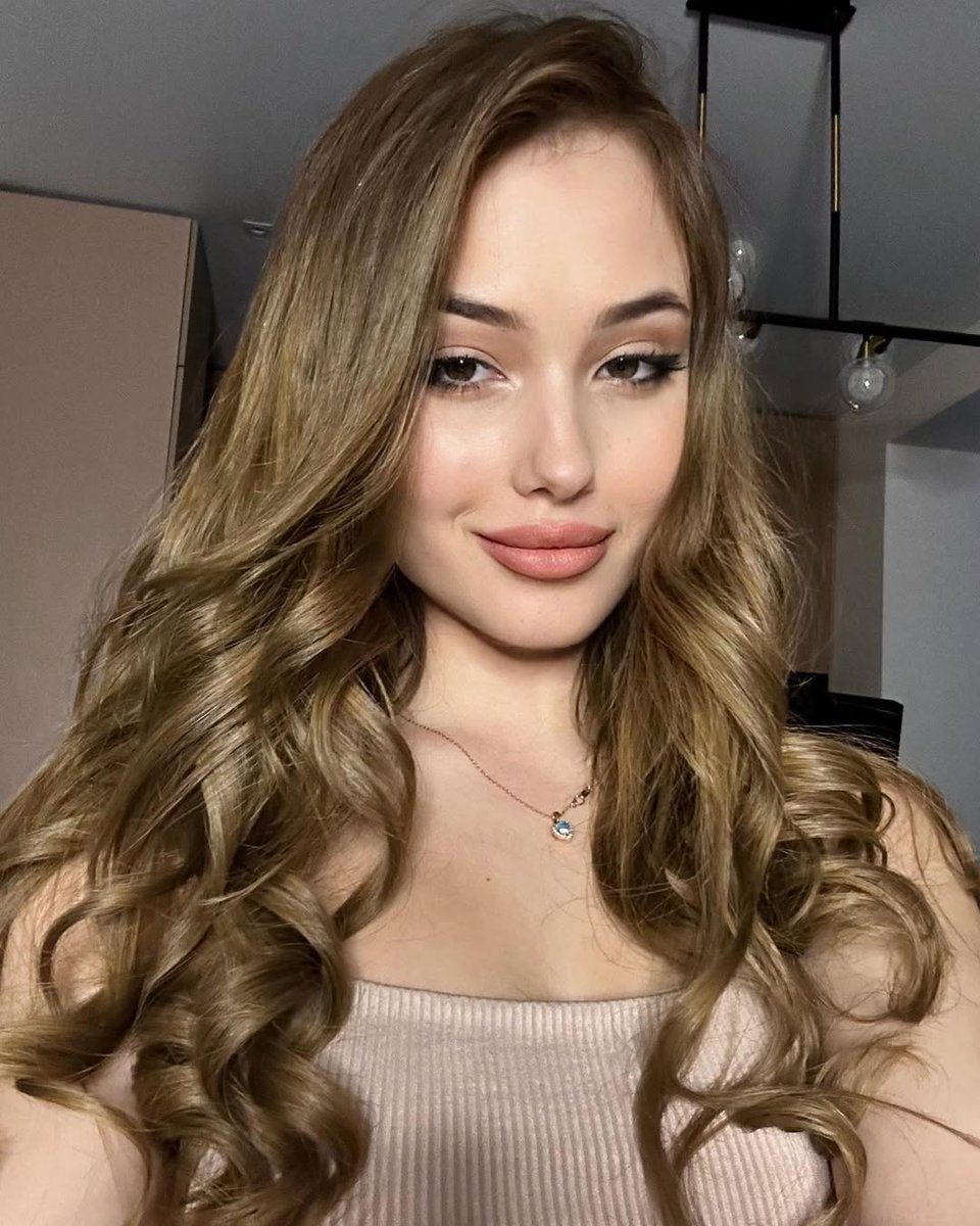 Julia😍 tweet media