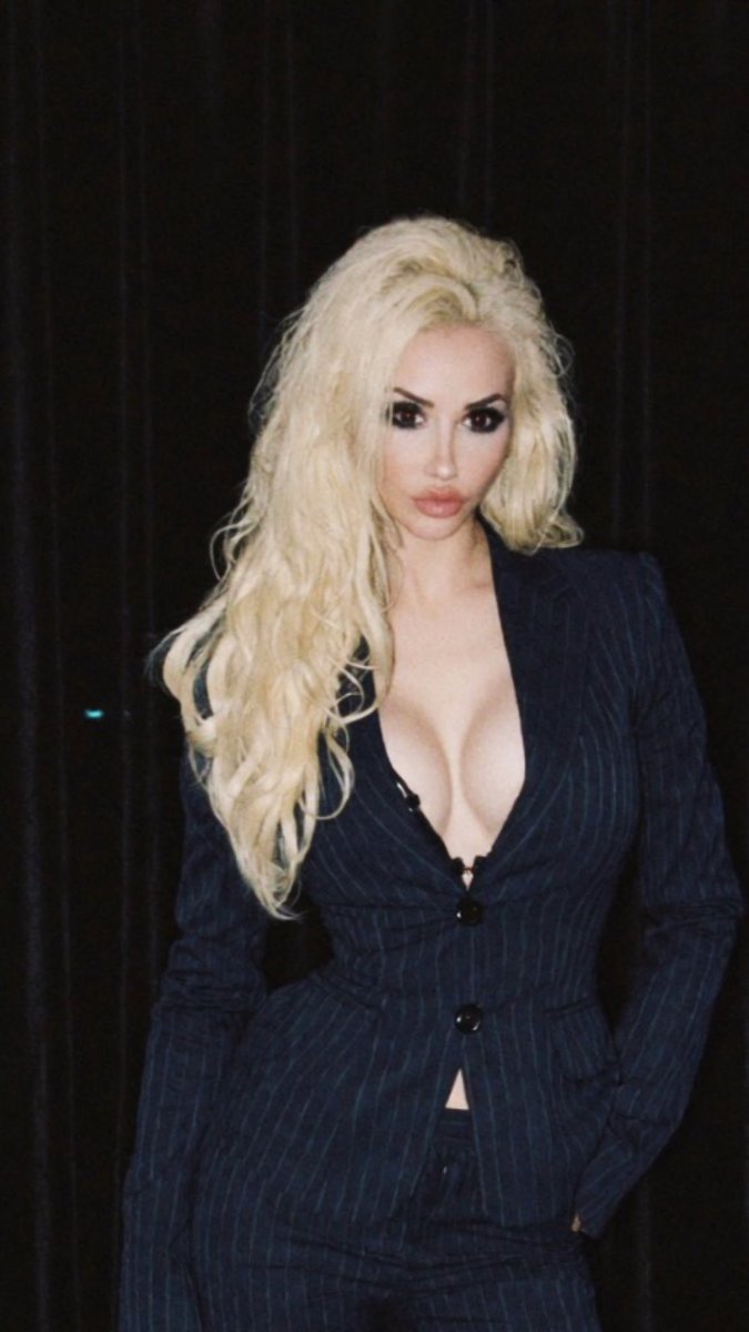 Emily Lazar tweet media