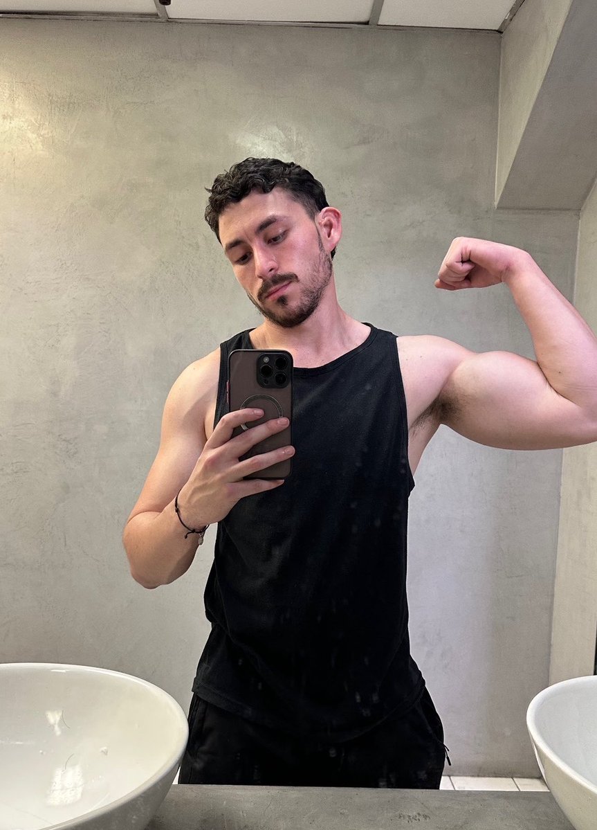 The Dancing King 🔱 tweet media